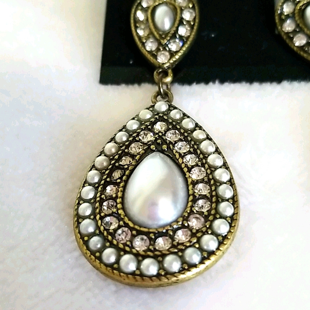 Woman's Fashion Earrings - Picture 4 of 4